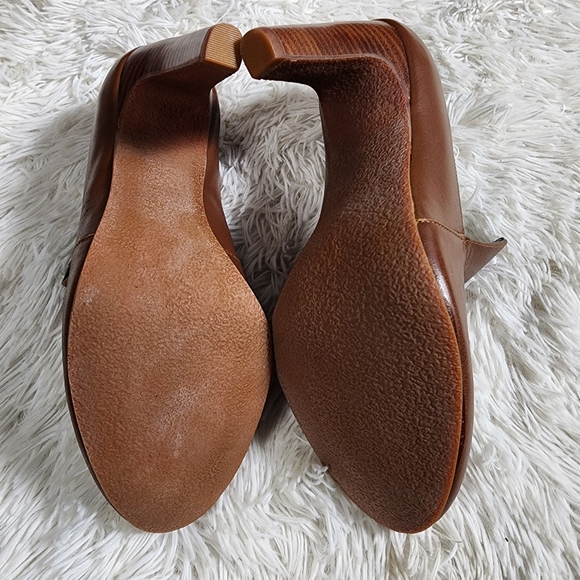 Levity Whitney Heeled Bootie - Picture 6 of 9